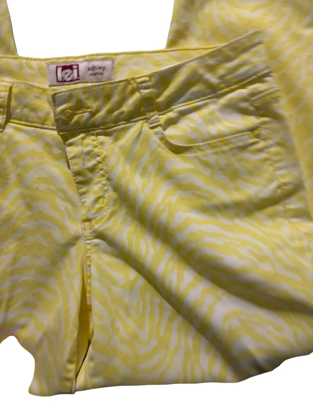lei bright yellow
